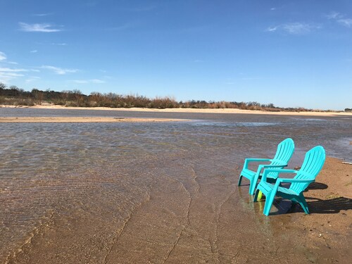 Relax and Unwind at our Quiet LBJ Llano River Fishing Retreat - Dogs Welcome too