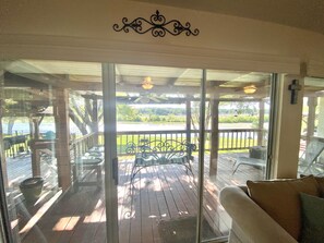 Smart TV, DVD player - Relax and Unwind at our Quiet LBJ Llano River Fishing Retreat - Dogs Welcome too (Kingsland)