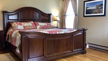 4 bedrooms, desk, iron/ironing board, free WiFi