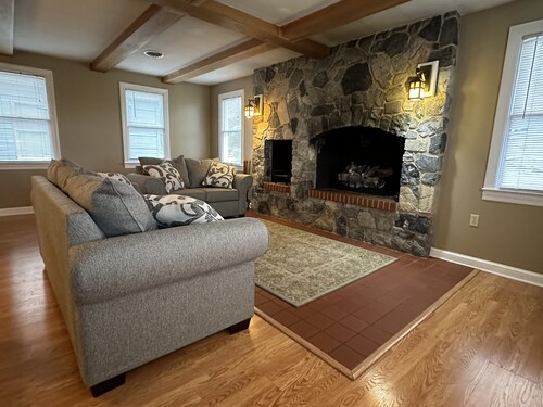 Hot Tub, Campfire Ring, Convenient Location, Large Groups!!