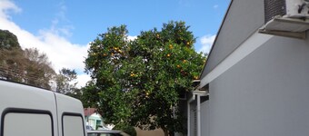 CURITIBA-CASA COM GARAGEM, EM CONDOMIMIO FECHADO.