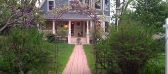 Historic home with easy access to Chicago