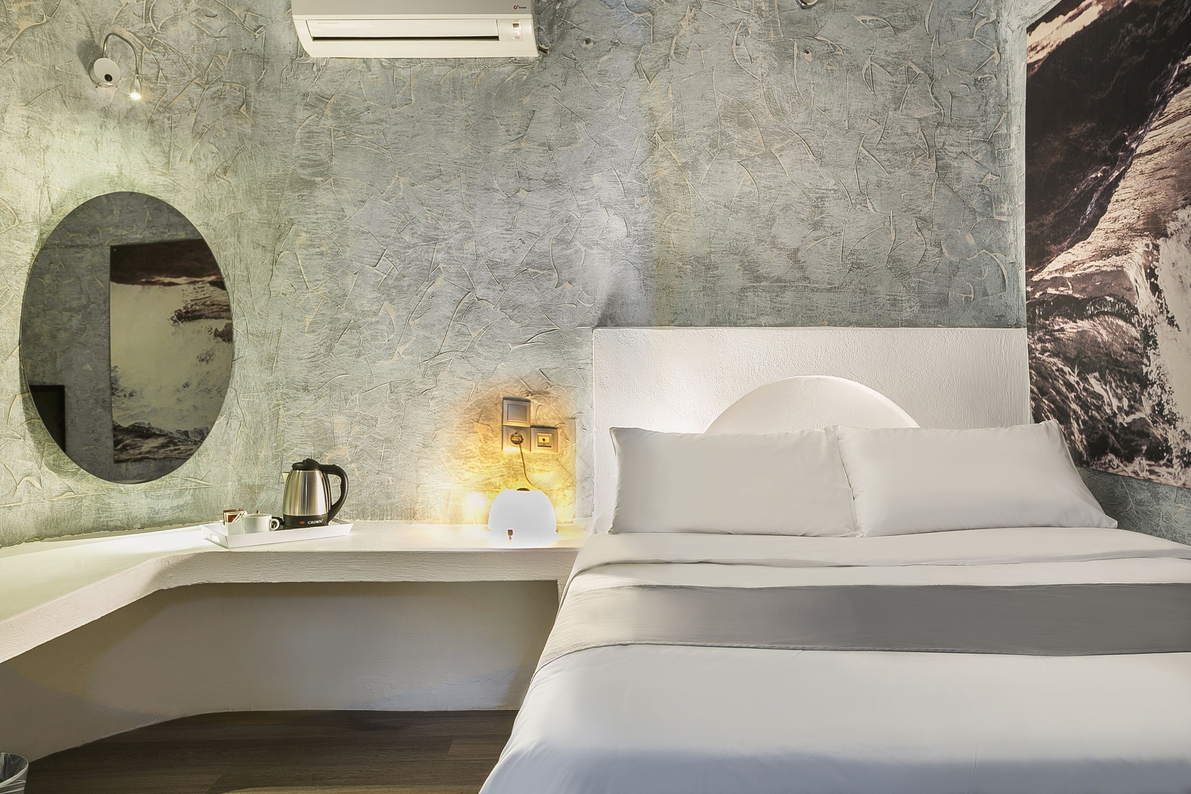 standard single room | in-room safe, free wifi, bed sheets, wheelchair access