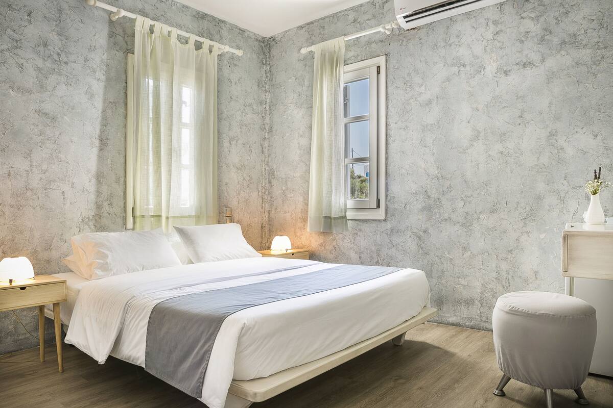 In-room safe, free WiFi, bed sheets