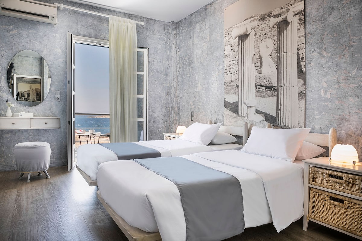 In-room safe, free WiFi, bed sheets