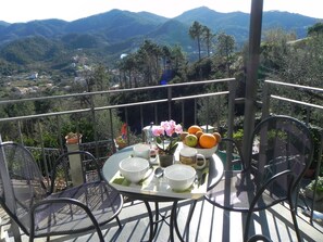 Outdoor dining - House with garden (Levanto)