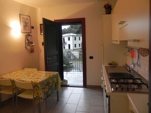 Fridge, oven, stovetop, coffee/tea maker - House with garden (Levanto)