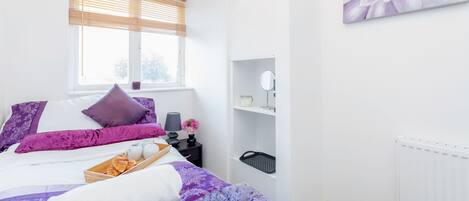 2 soverom, strykejern/-brett, internettilgang og sengetøy