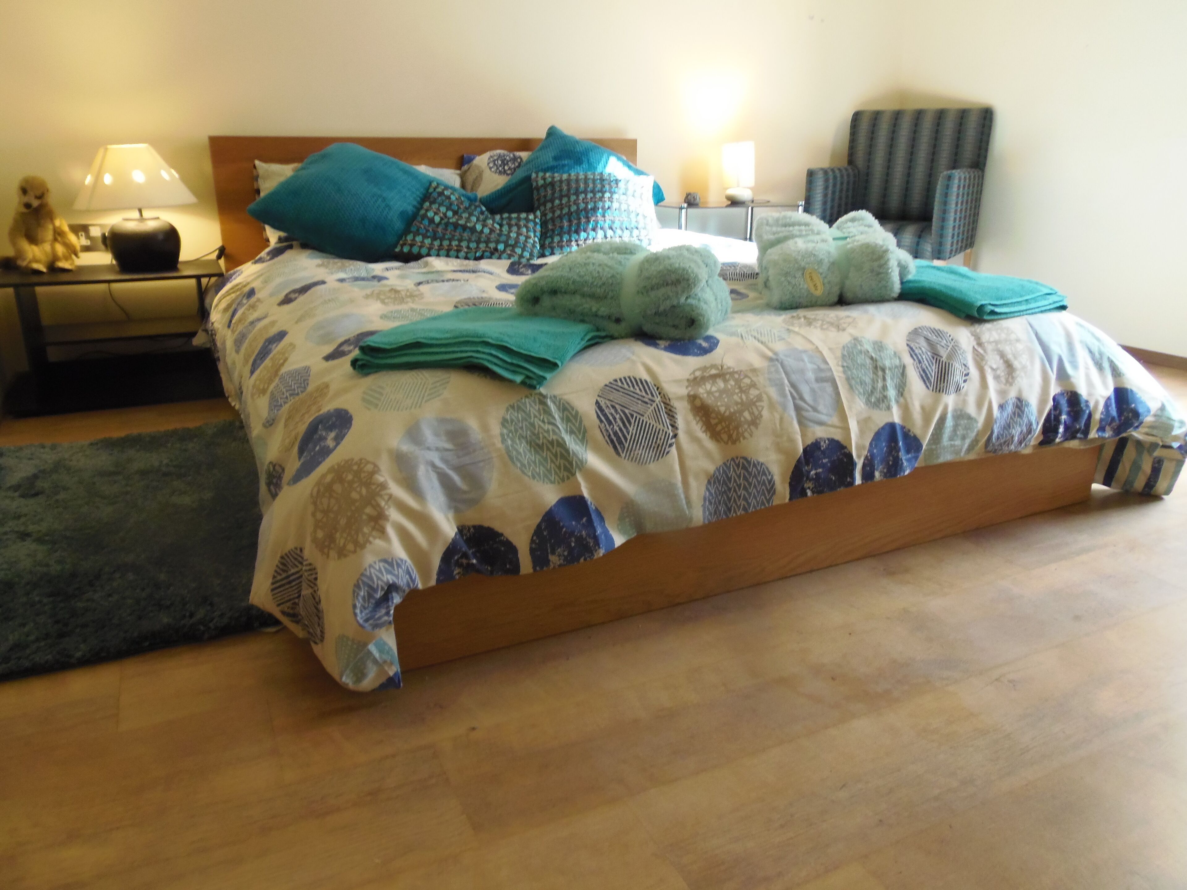 3 bedrooms, bed sheets