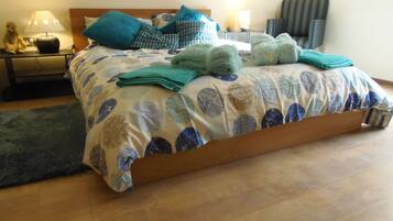 3 bedrooms, bed sheets