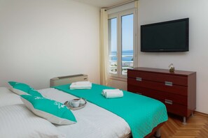 2 slaapkamers, een kluis op de kamer, een bureau