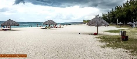 Una spiaggia nelle vicinanze