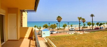 On the beach apartment 4 persons