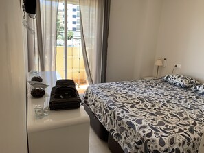 2 bedrooms, iron/ironing board, WiFi, bed sheets - On the beach apartment 4 persons (Fuengirola)