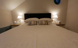 1 bedroom, iron/ironing board, free WiFi, bed sheets - Barn Style Conversion With Lovely Open Rural Views (Blackawton, Totnes)