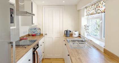 Leaview, Midhurst - a family house that sleeps 5 guests in 3 bedrooms