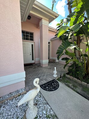Exterior detail - Villa Vera - Naples near to the beaches, large heated private pool (Naples)