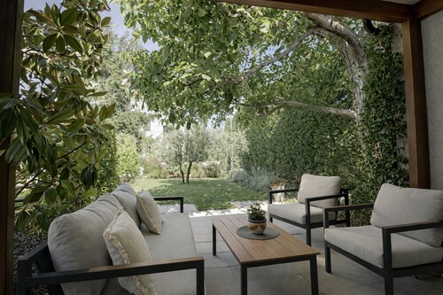 Medulin -Stylish 3-room apartment, quiet location, private garden, 300m from the sea