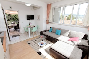 Family Apartment | Living room | Flat-screen TV - Apartments Viki (Trogir)