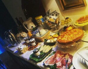 Desayuno inglés diario (EUR 10 por persona)