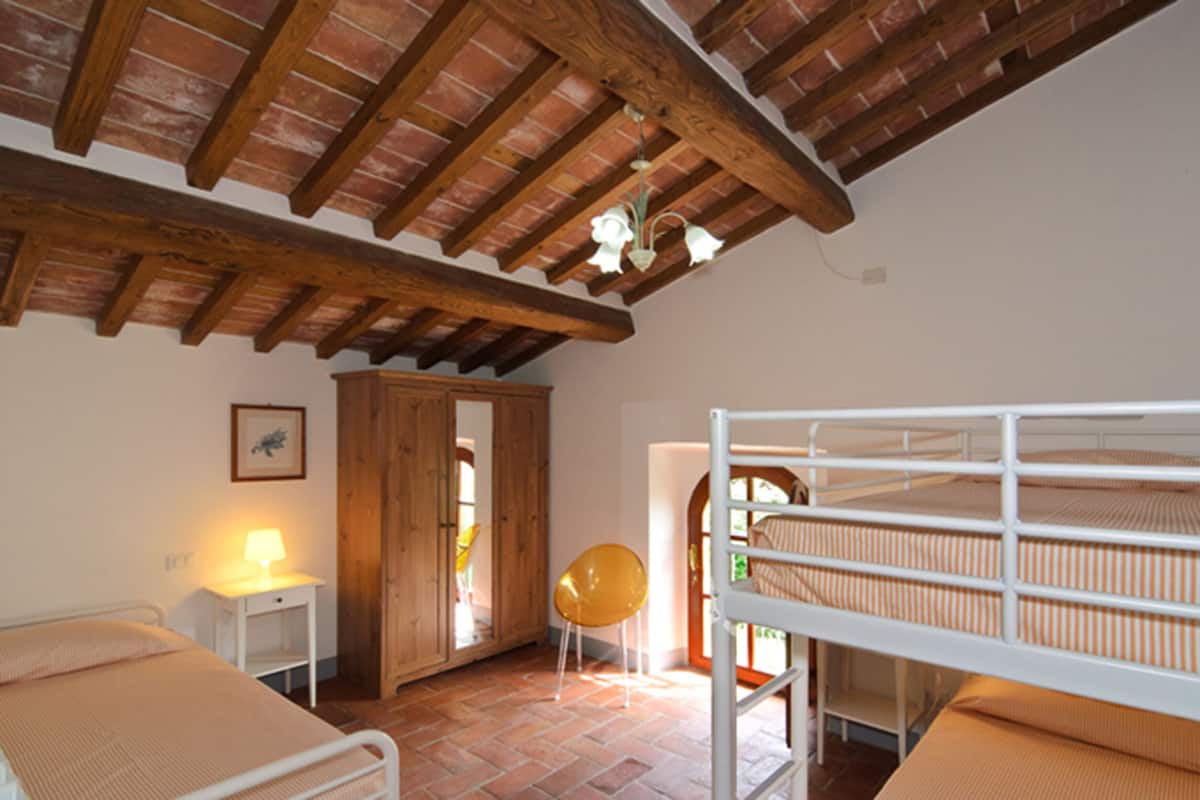 Cubrecamas, escritorio, cunas y camas plegables/adicionales