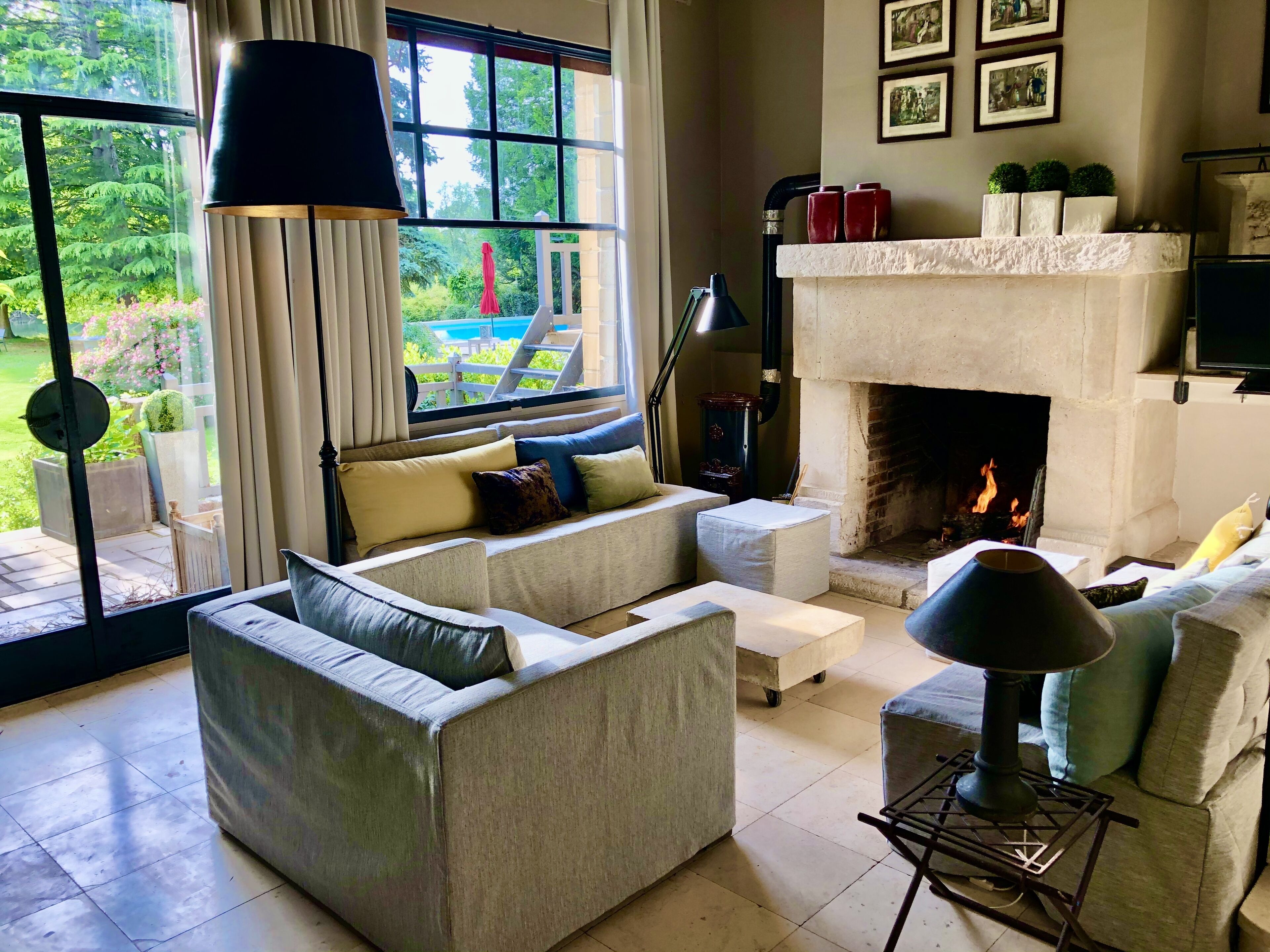 Smart TV, fireplace, table tennis, books