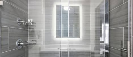Single Room, 1 King Bed, Non Smoking | Bathroom shower