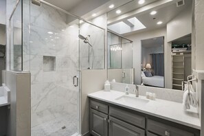 Combined shower/tub, hair dryer, towels - Updated Penthouse Condo at Purgatory Resort - Awesome Slope Views (Durango)