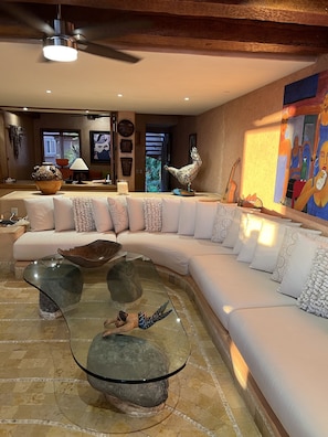 TV, DVD player, books, video library - La Casa Que Ve al Mar te da la bienvenida en 2026! (Zihuatanejo)