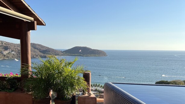 A rooftop terrace with a view of the sea, a small island, and a distant mountain. - La Casa Que Ve al Mar te da la bienvenida en 2026! (Zihuatanejo)