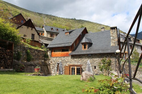 Bagneres de Luchon 5KMS st aventin barn renovated 3 ears 8 people