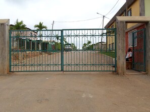 Property grounds - superb villa with parking and caretaker on site. (Yaoundé)