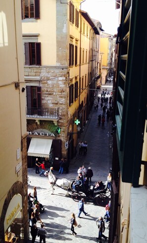 Nicht klassifiziertes Bild, 2 von 24, Schaltfläche