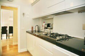 Fridge, microwave, stovetop, dishwasher