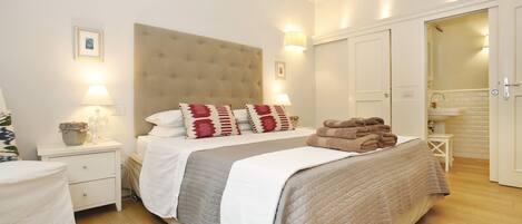 2 bedrooms, iron/ironing board, travel cot, free WiFi