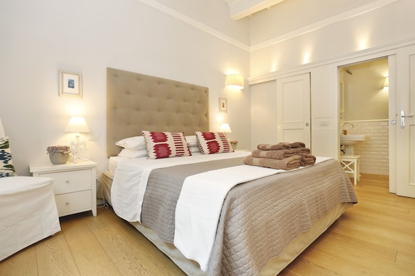 2 bedrooms, iron/ironing board, travel cot, free WiFi