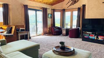 Smart TV, fireplace, books, computer monitors
