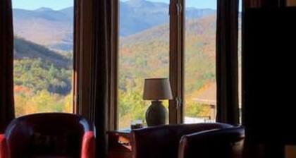 GREAT Views/Perfect Location! Ski Mtns++/ StoryLand
3 Bedrms/ Seasonal Pool AC