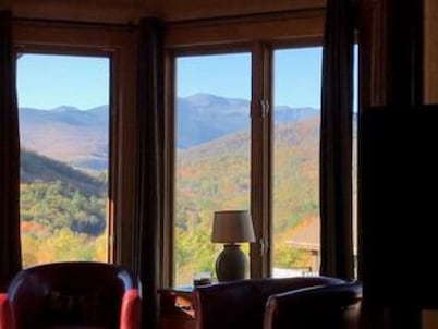 GREAT Views+ Location/ 5 min to Story Land, 3 Bedrms /Pool, Pickleball/AC + ski.