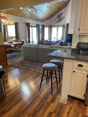 Smart TV, fireplace, books, computer monitors