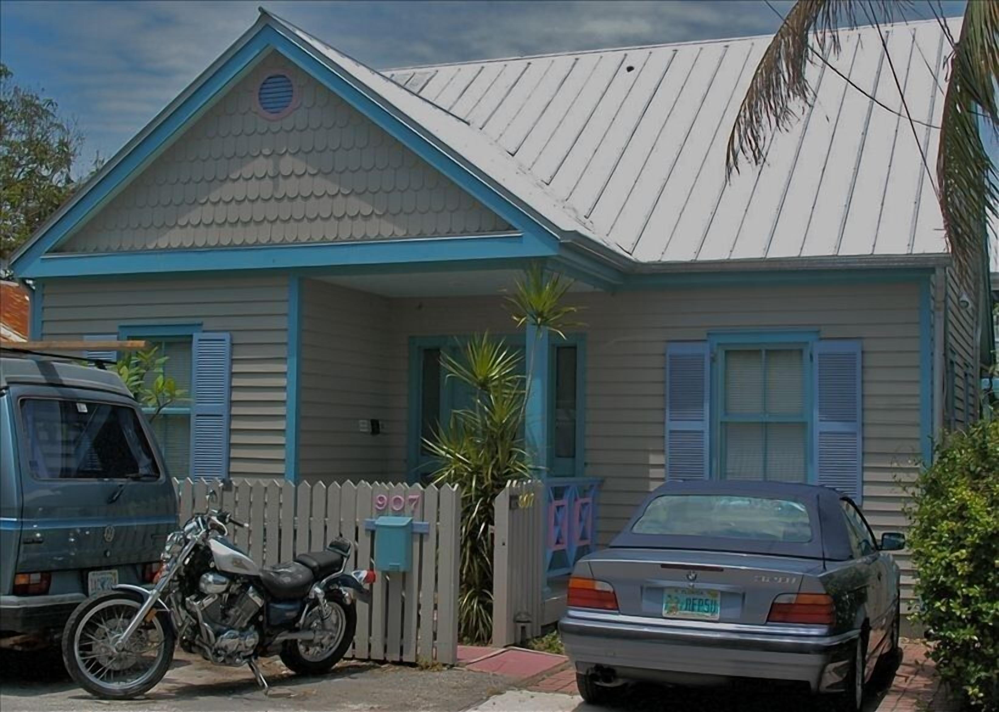 Architect's Personal Residence, Private Pool, 1 Blk. to Duval