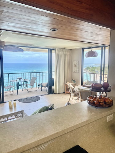 Oceanfront Corner unit Condo , Hawaiian Princess 