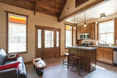 Texan Cabin - Hill Country Inspired Cabin