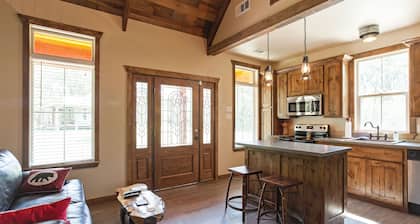 Texan Cabin - Hill Country Inspired Cabin