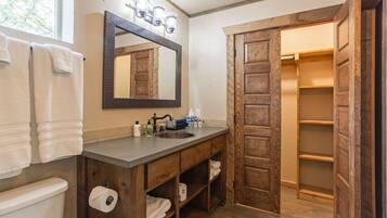 Serviettes fournies, savon, papier toilette
