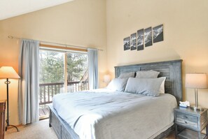 4 bedrooms, iron/ironing board, free WiFi, bed sheets - Belle Vue Estate: Mountain Views and Private Hot Tub (Breckenridge)