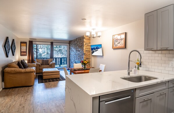 Interior - Vail luxury escape- private hot tub on 2 free bus lines.Walk 2village & lifts! (Vail)