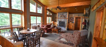 NEWLY RENOVATED &UPGRADED PRIVATE BEACH RIGHTS MIRROR LAKE WHITEFACE MTN BUSSTOP