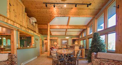 Mirror Lake's 'Adirondack Azure Lodge' WITH PRIVATE BEACH RIGHTS ON MIRROR LAKE