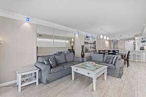 Smart TV, DVD player, livros